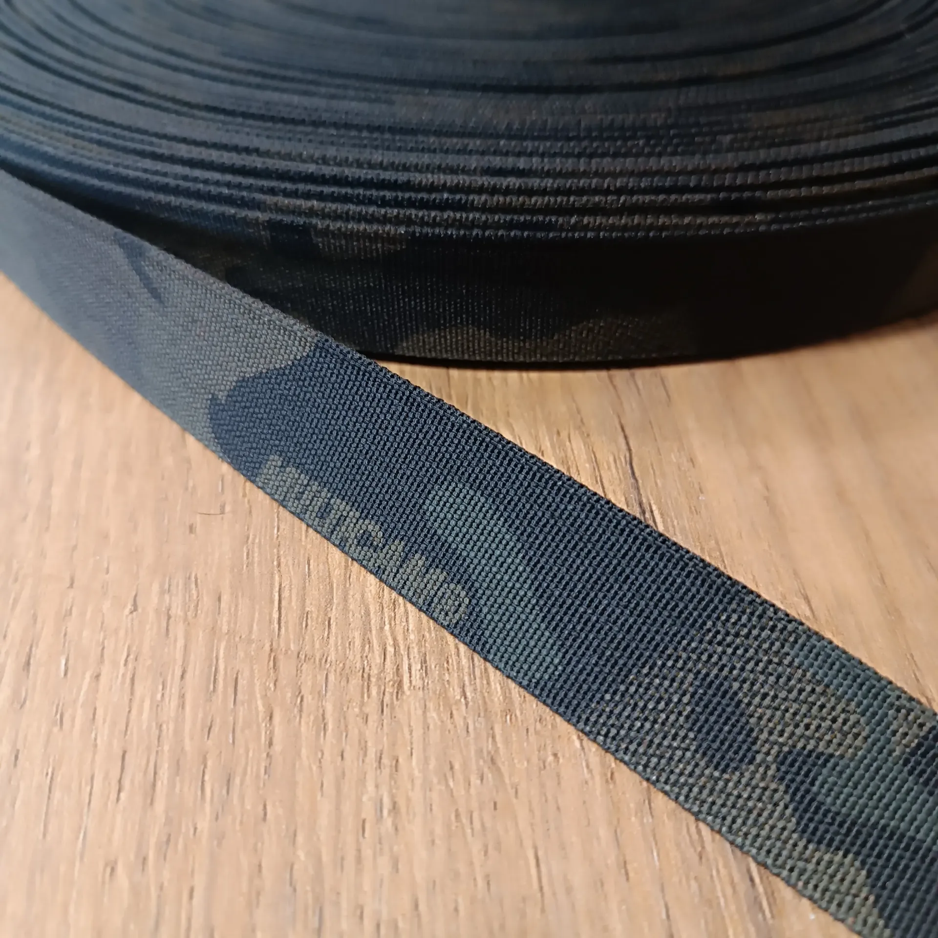 Taśma nylonowa MultiCam® Black 25 mm dwustronnie drukowana – na metry