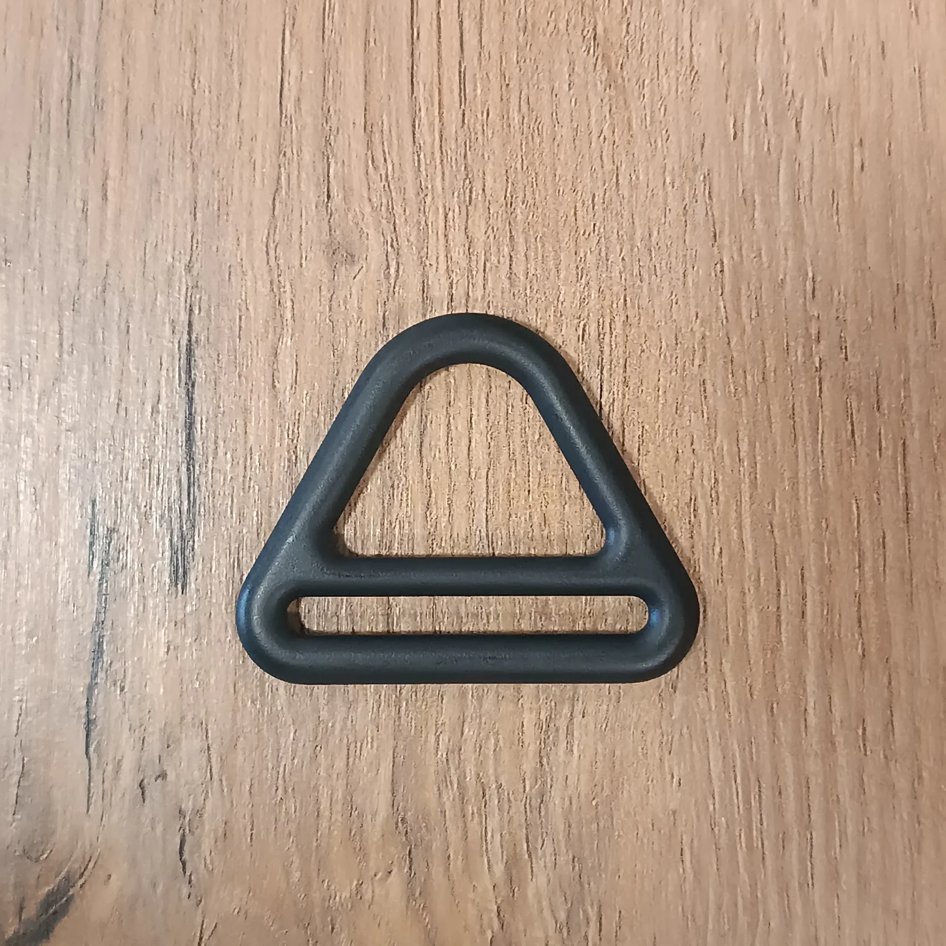 [MP-CIH-BL-DFS-0045-VRING] Parachute 45 mm V-Ring Schwarz – gesenkgeschmiedeter Stahl, 11 kN