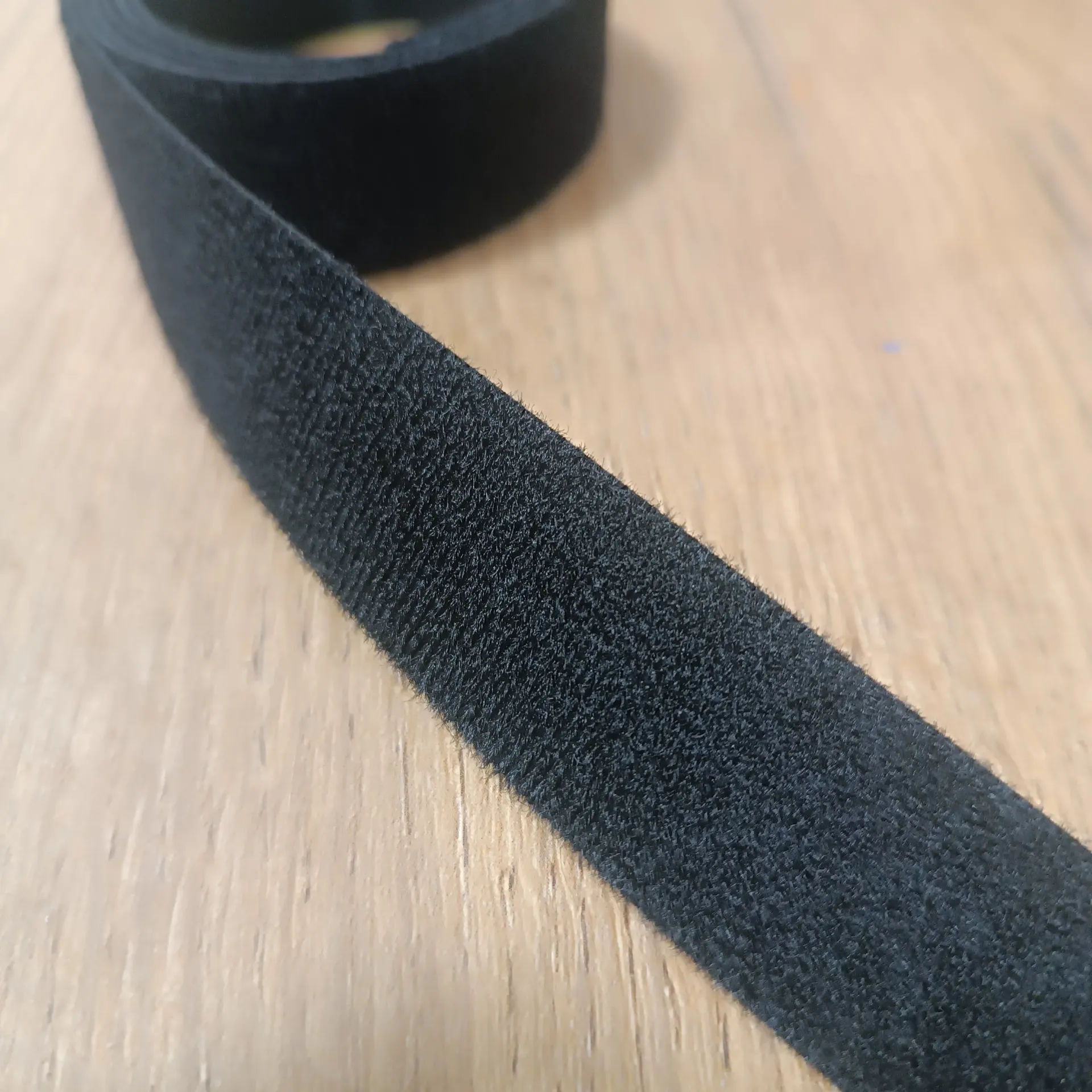 Velcro® Haken-Band Schwarz 20 mm – Meterware