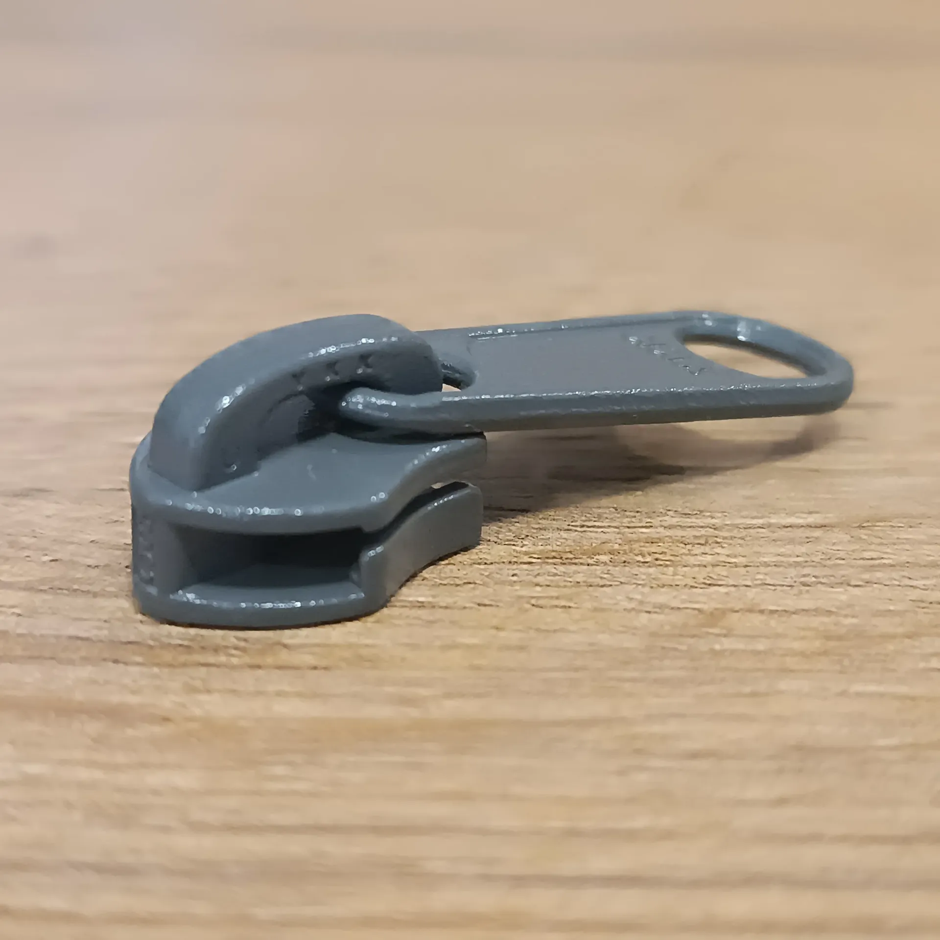 YKK Reverse Spiralschieber Größe 8 Wolf Grey, Griff frei hängend, ohne Bremse