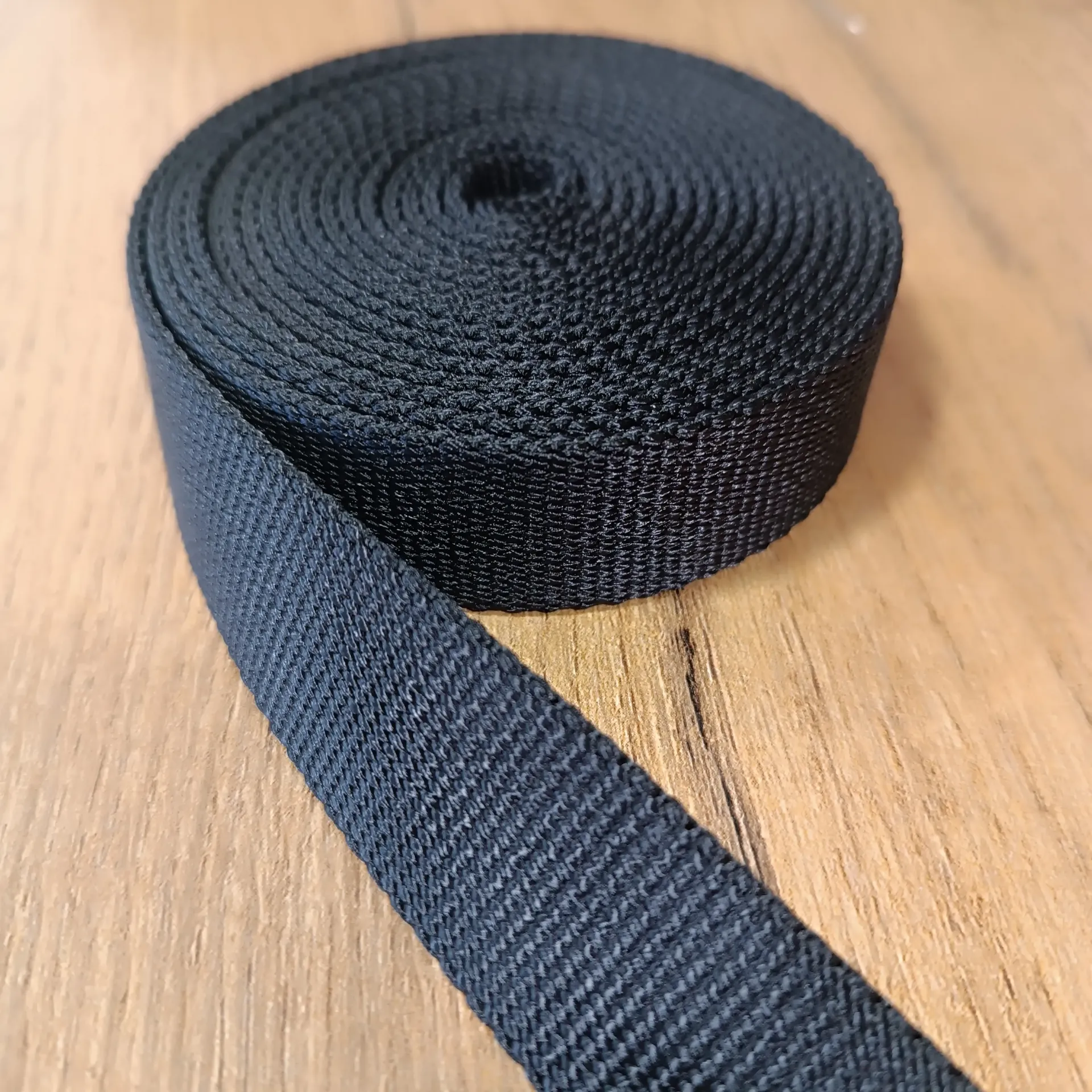 [WT-PAS-BLCK-NYL-0025-000] Taśma nylonowa rurowa Czarna 25 mm – na metry