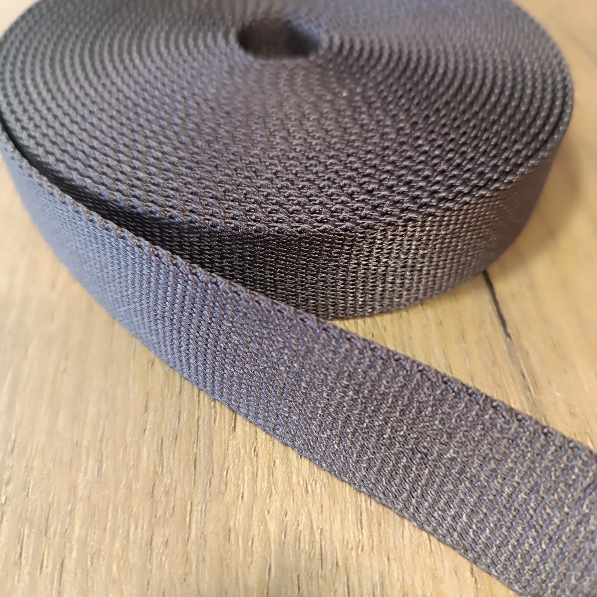 [WT-PAS-DB-NYL-0025-000] Nylon Schlauchgurtband Dunkelbraun 25 mm – Meterware