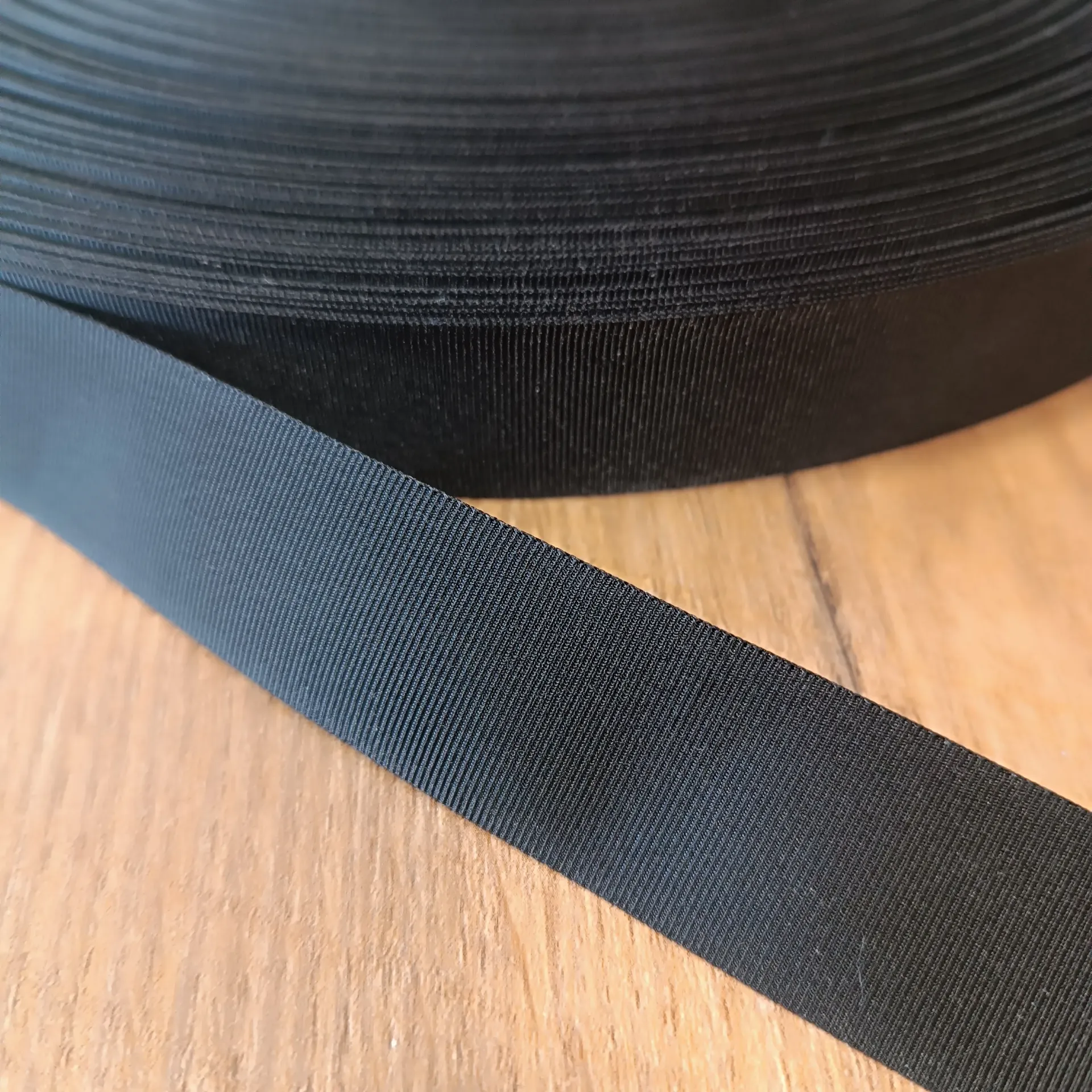 [BT-PAS-BLCK-NYL-0025-TS138] Taśma lamówkowa poliamidowa Czarna 25 mm – na metry